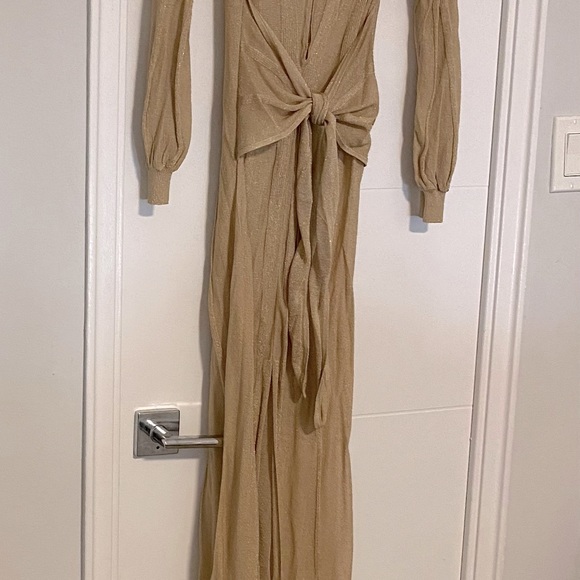 Long gold sparkle stretchy long sleeve tie waist. - Picture 2 of 4